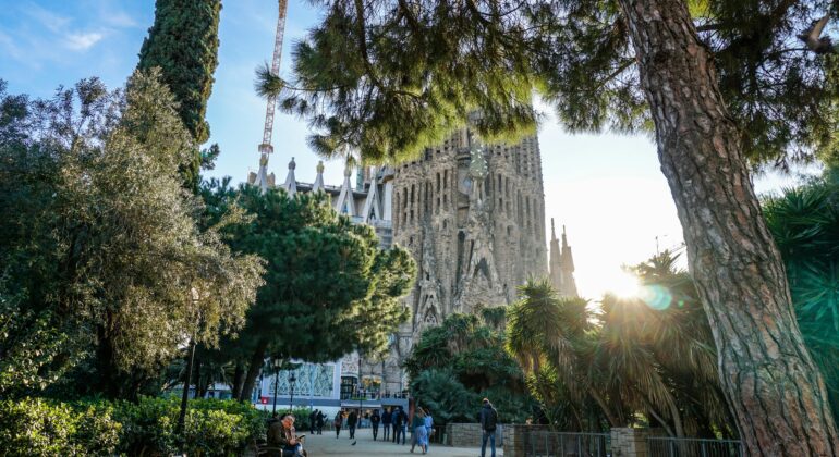 Imagem ilustrativa da igreja sagrada família em barcelona