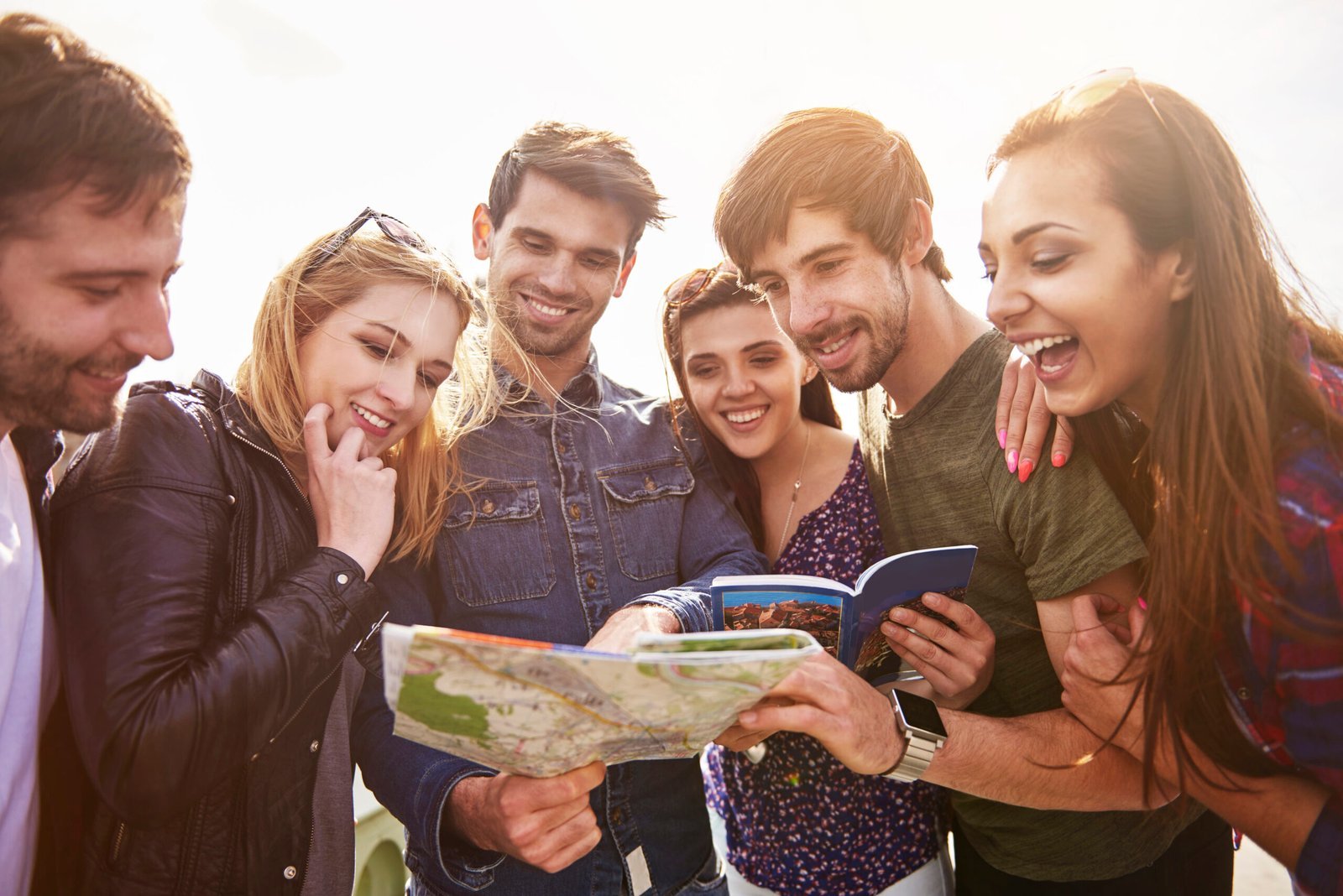 Imagem ilustrativa de equipe motivada em uma viagem de incentivo