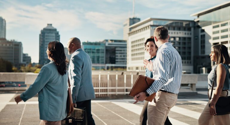 imagem ilustrativa de viagem em equipe.